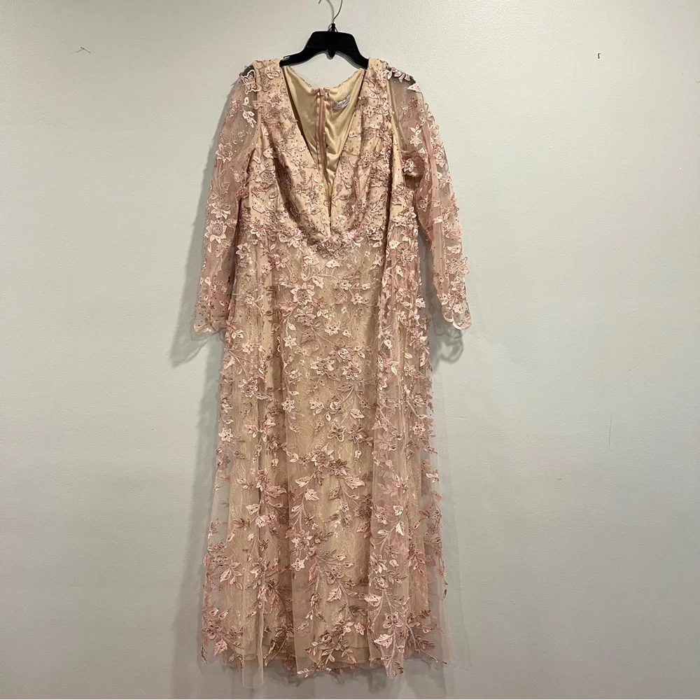 Mac Duggal Long Sleeve Lace Dress in Blush Pink - Picture 6 of 16